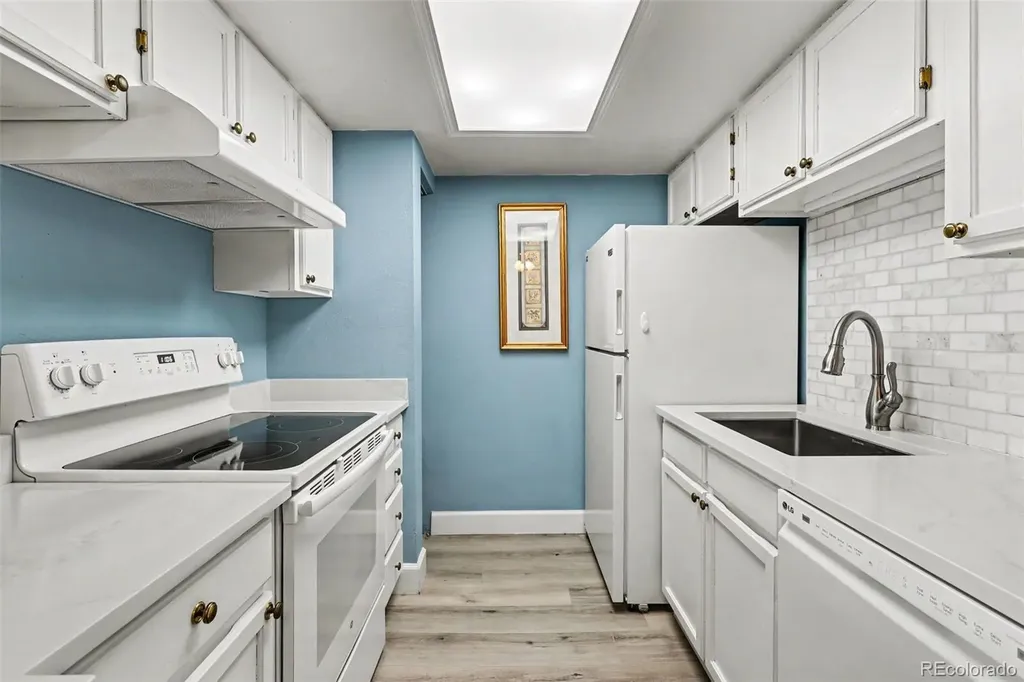 8335 Fairmount Drive Denver CO 80247