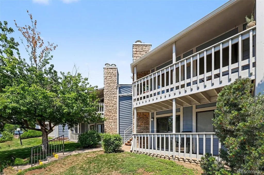 8335 Fairmount Drive Denver CO 80247