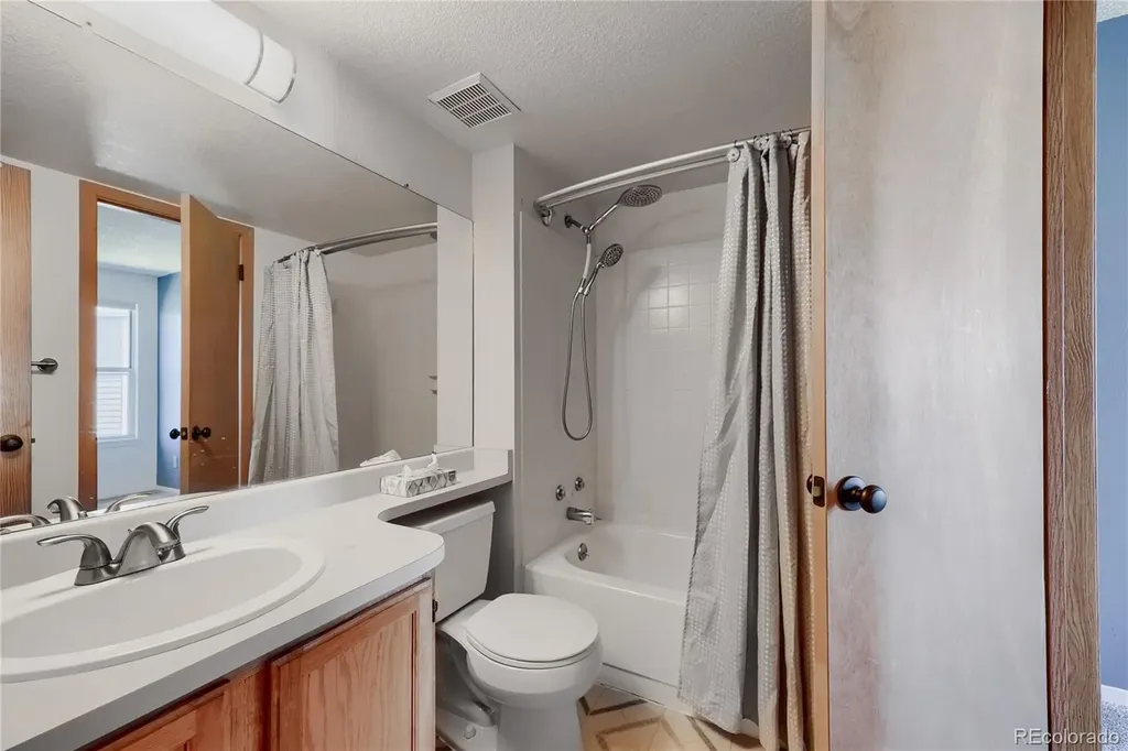1302 S Cathay Court Aurora CO 80017