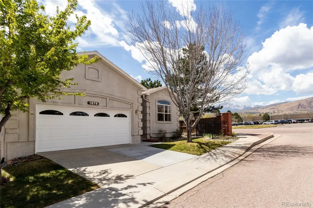 1676 Pinon Glen Circle Colorado Springs CO 80919