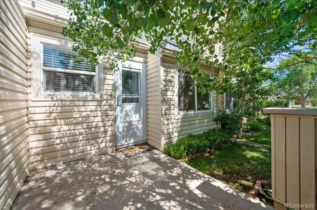 1729 S Lee Street Lakewood CO 80232