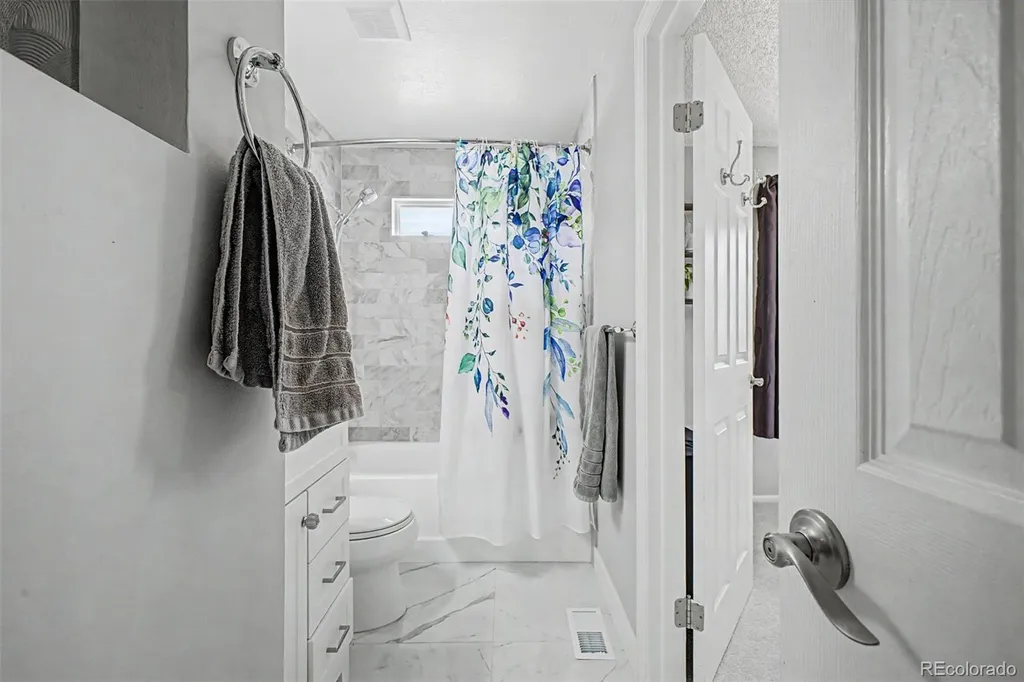 4882 S Genoa Street Aurora CO 80015