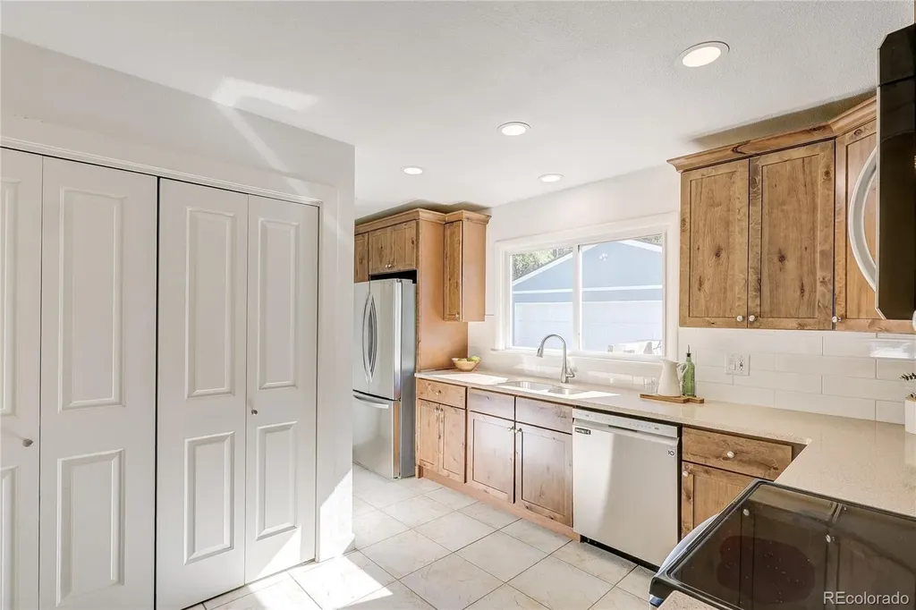 2861 S Holly Place Denver CO 80222