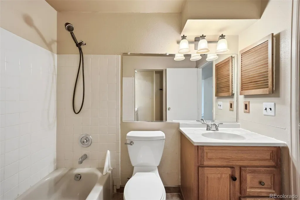 907 S Yampa Street Aurora CO 80017