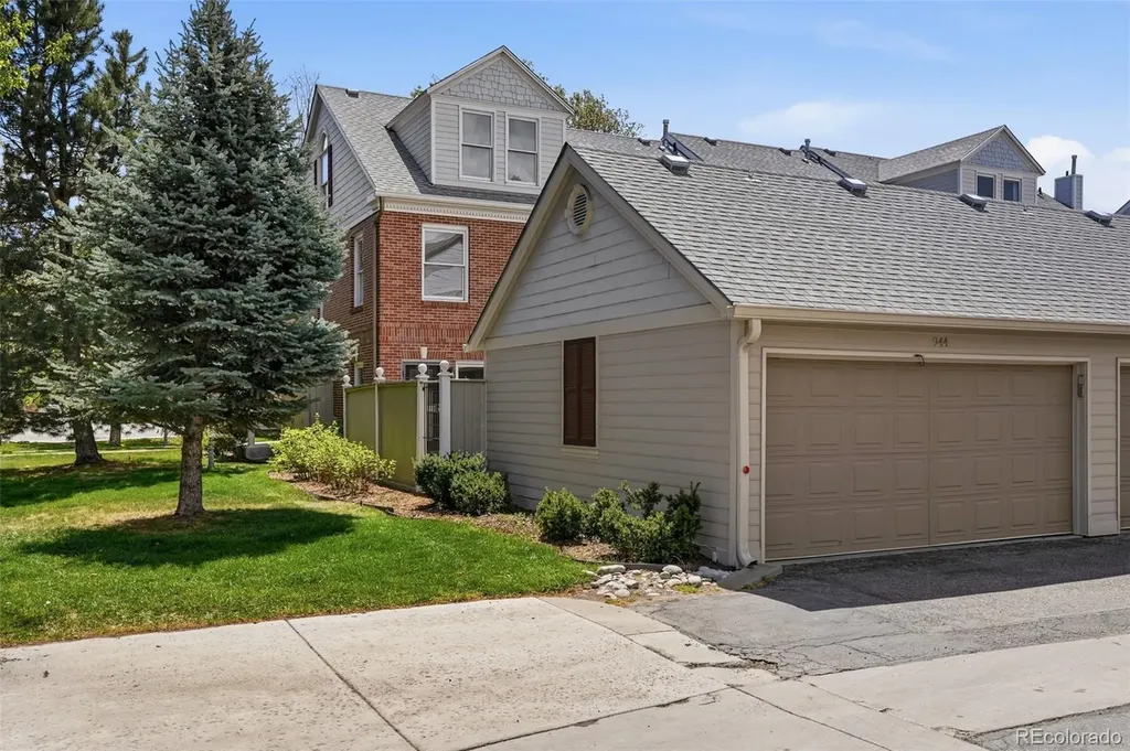 944 Ivanhoe Street Denver CO 80220