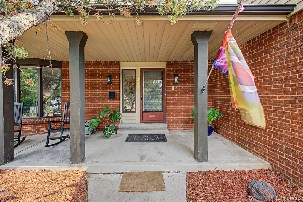 320 Oswego Court Aurora CO 80010