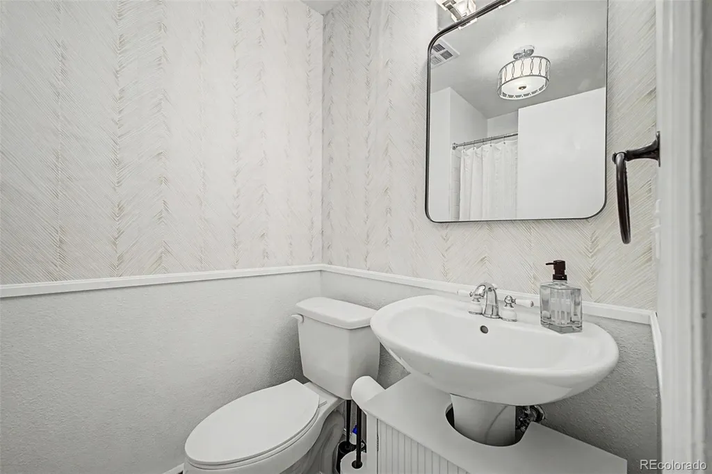 320 Oswego Court Aurora CO 80010