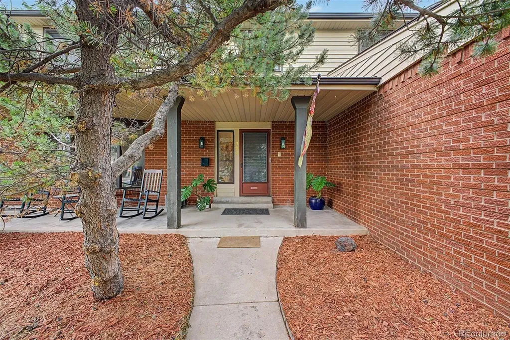 320 Oswego Court Aurora CO 80010