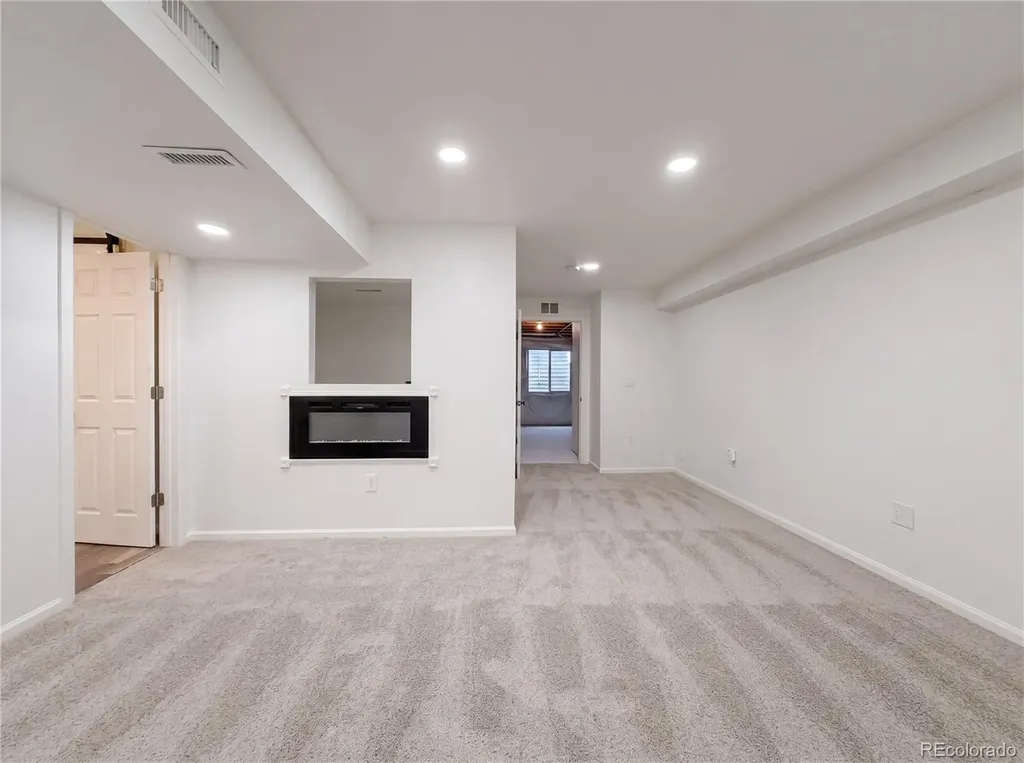8585 Raspberry Drive Longmont CO 80504