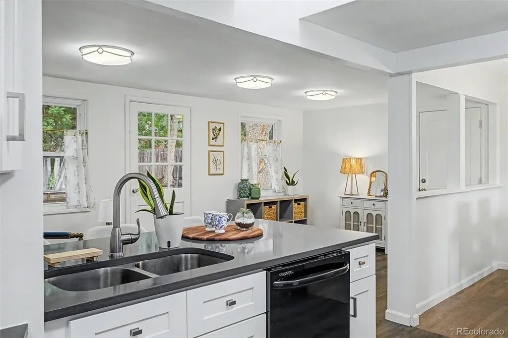 3076 S Holly Place Denver CO 80222