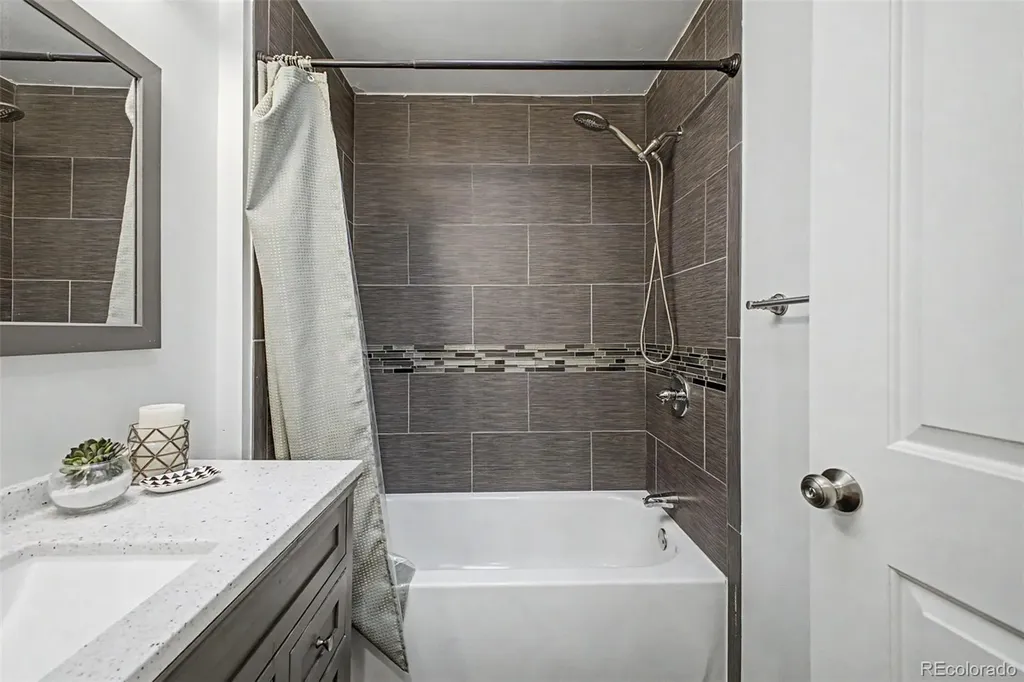 3076 S Holly Place Denver CO 80222