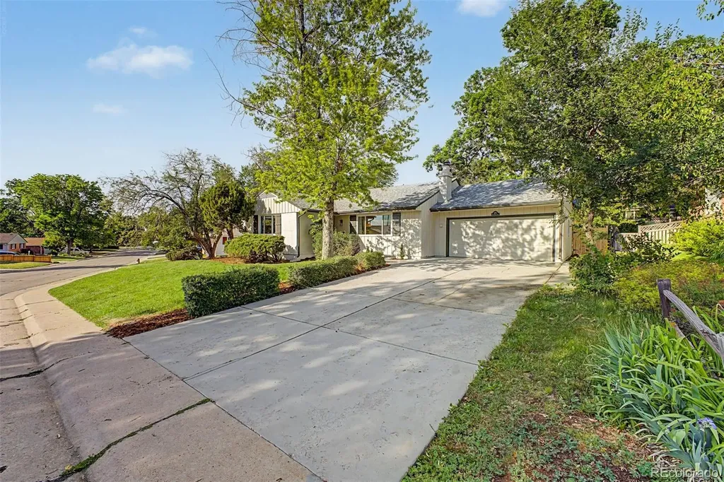 3076 S Holly Place Denver CO 80222