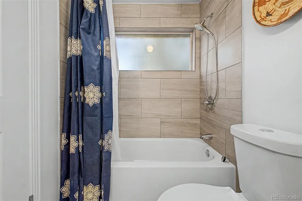 3076 S Holly Place Denver CO 80222