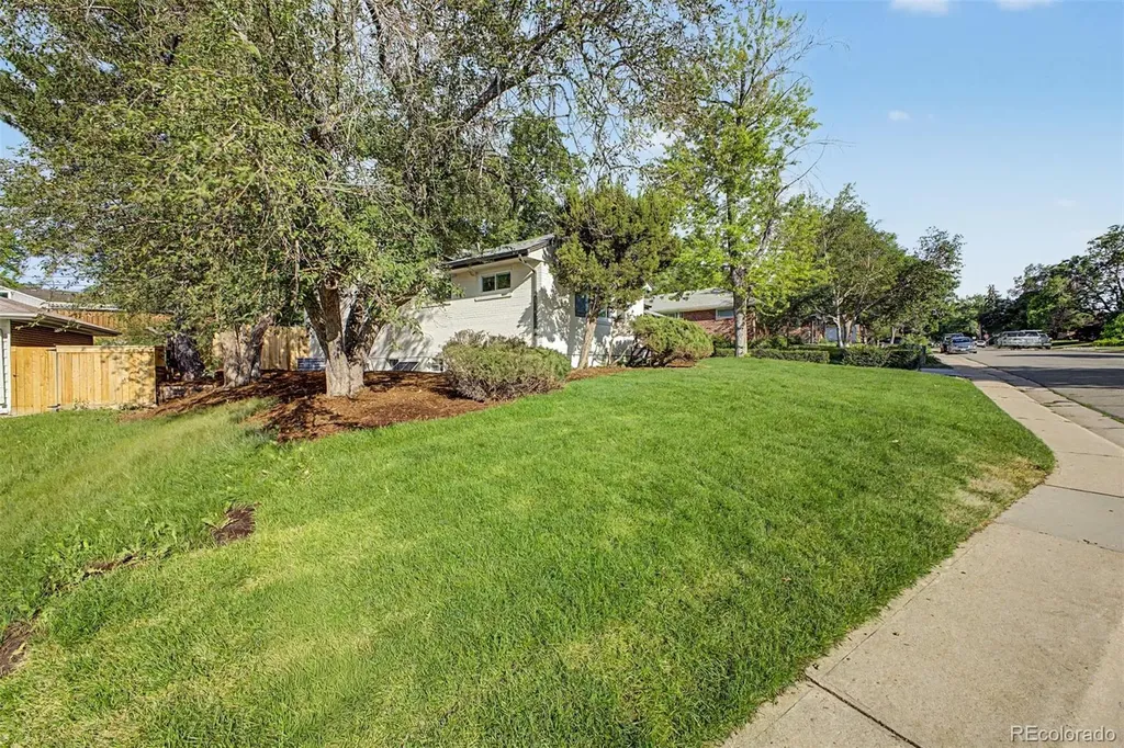 3076 S Holly Place Denver CO 80222