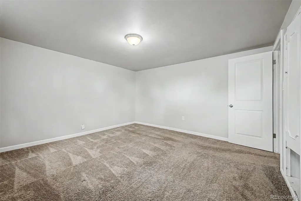 3076 S Holly Place Denver CO 80222