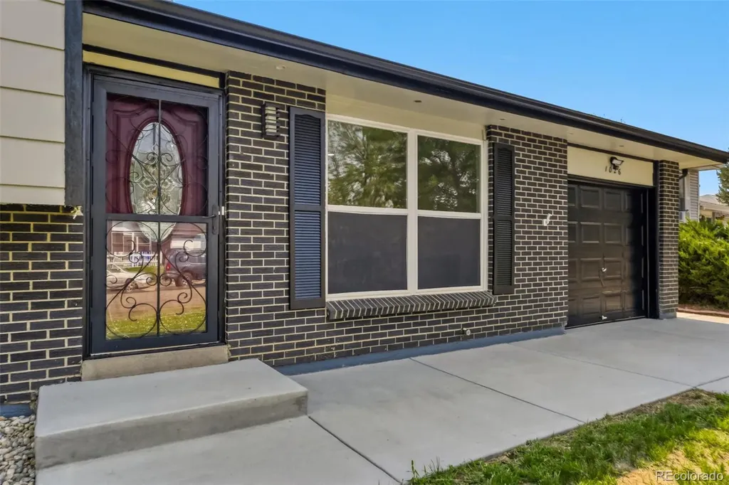 1026 Mobile Street Aurora CO 80011