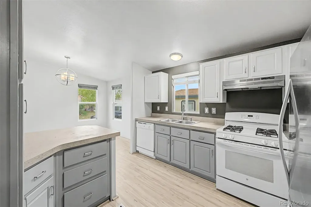 129 Ponderosa Circle Golden CO 80401