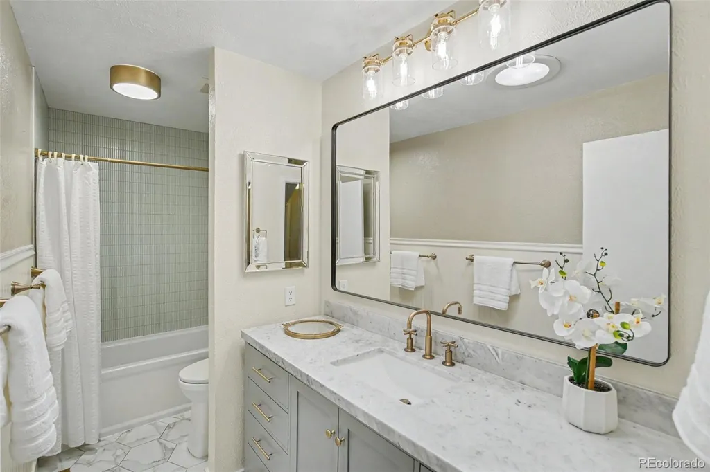 8176 S Newport Way Centennial CO 80112