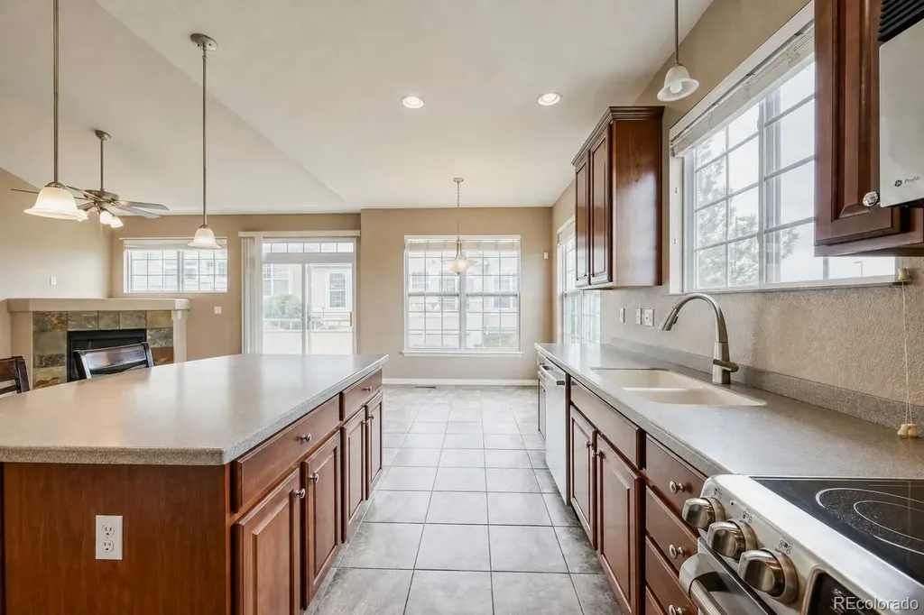 6696 S Shawnee Street Aurora CO 80016