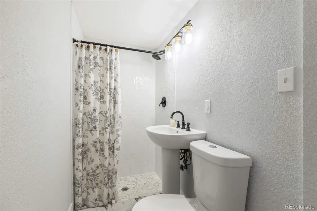 1256 S Dover Way Denver CO 80232