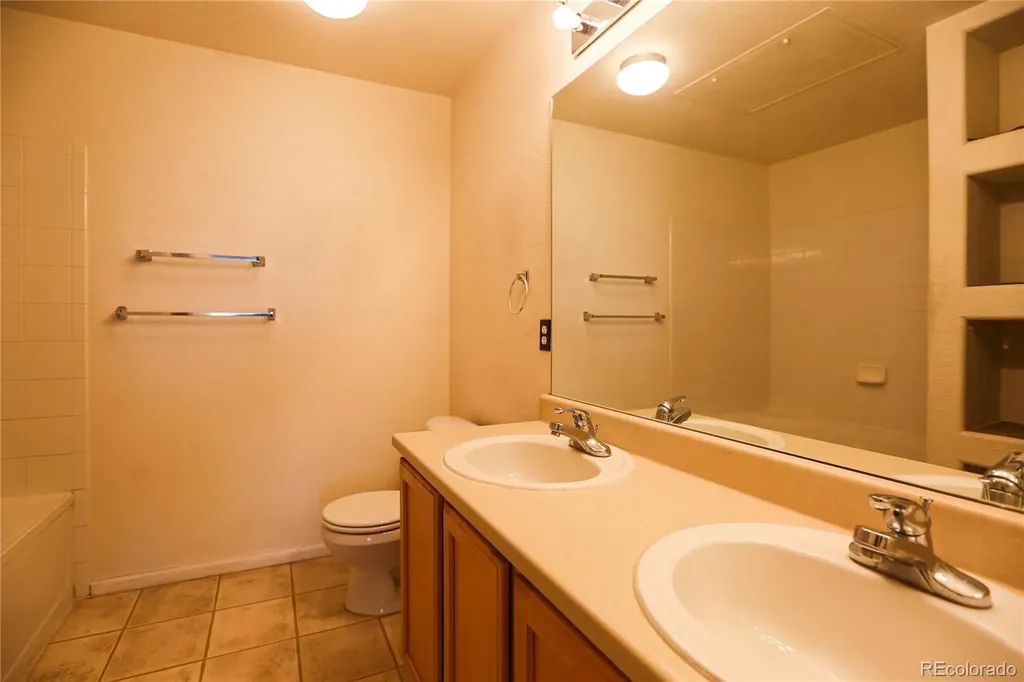 5255 Memphis Street Denver CO 80239