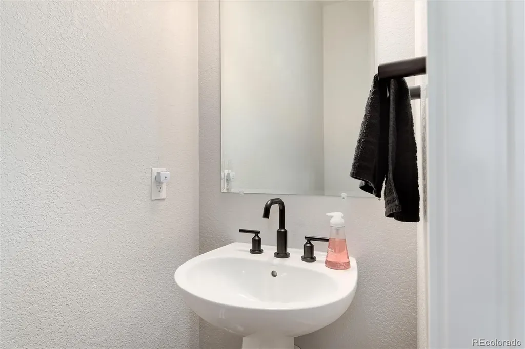 16568 Shoshone Street Broomfield CO 80023
