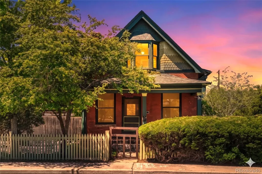 1557 Dallas Street Aurora CO 80010