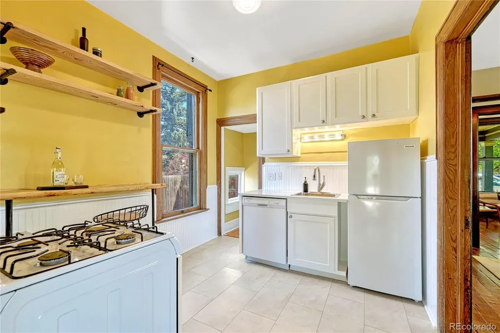 1557 Dallas Street Aurora CO 80010
