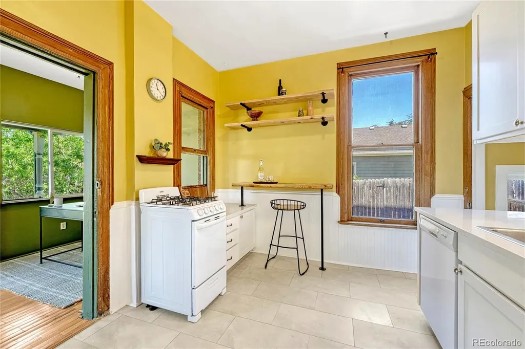 1557 Dallas Street Aurora CO 80010