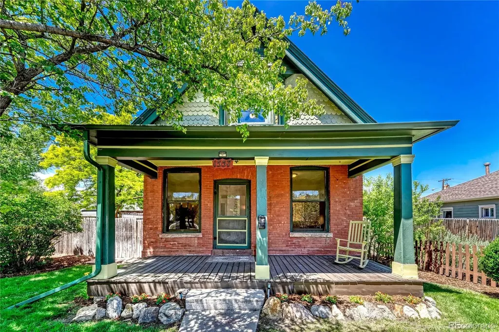 1557 Dallas Street Aurora CO 80010