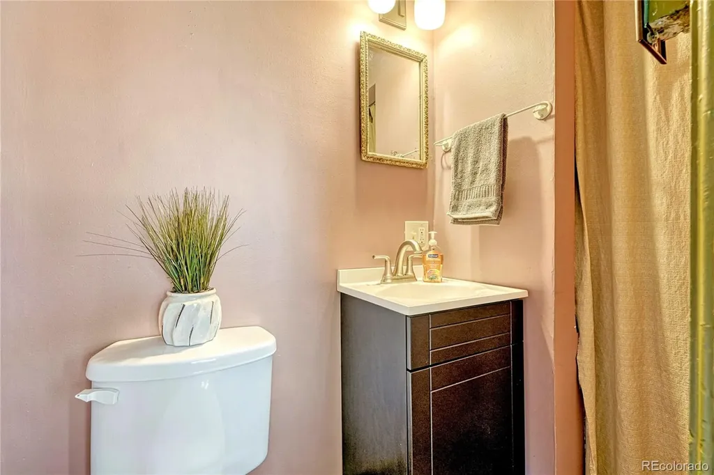 1557 Dallas Street Aurora CO 80010