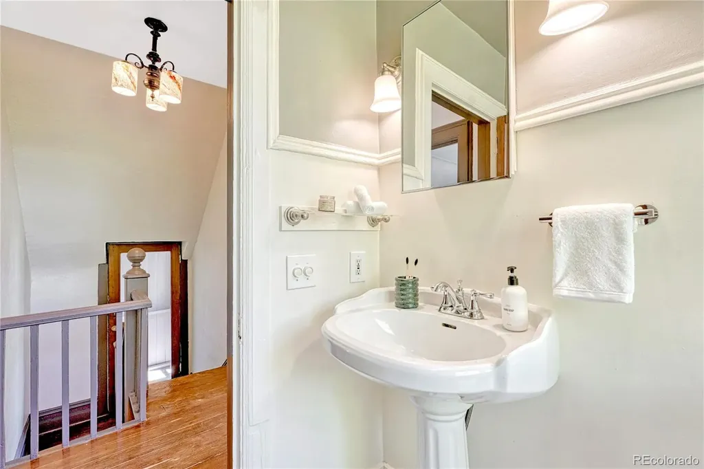 1557 Dallas Street Aurora CO 80010