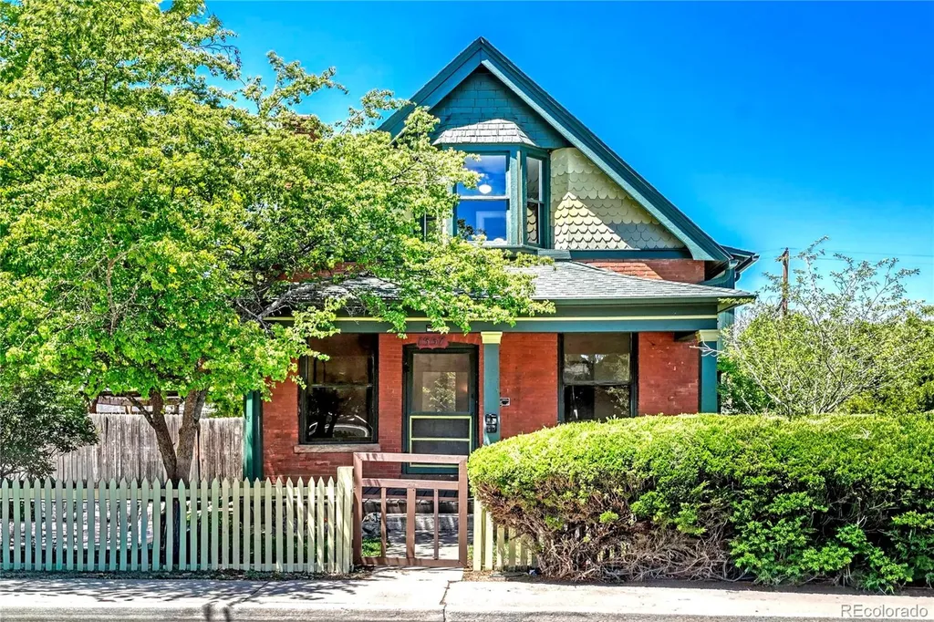 1557 Dallas Street Aurora CO 80010