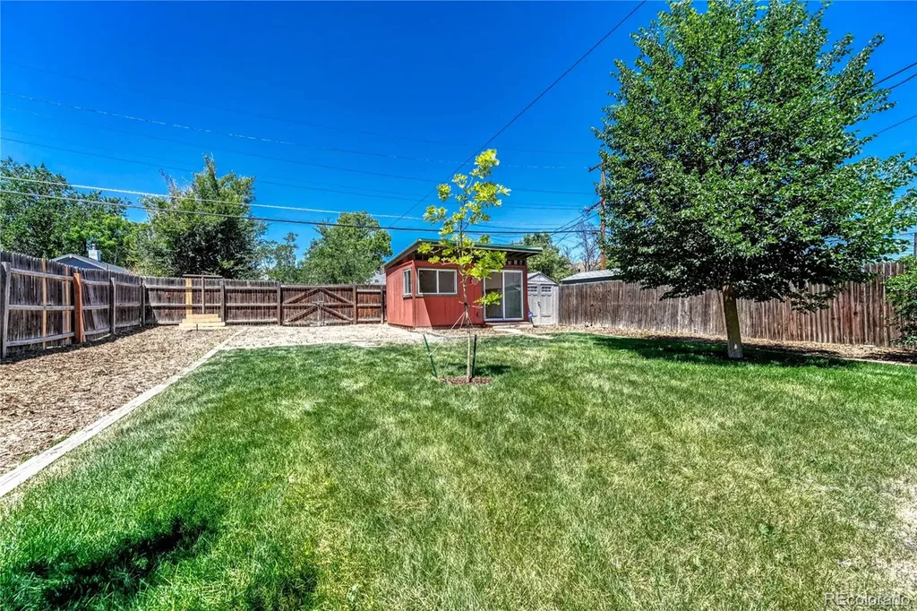 1557 Dallas Street Aurora CO 80010