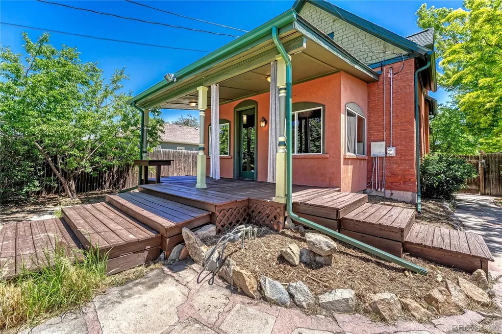 1557 Dallas Street Aurora CO 80010