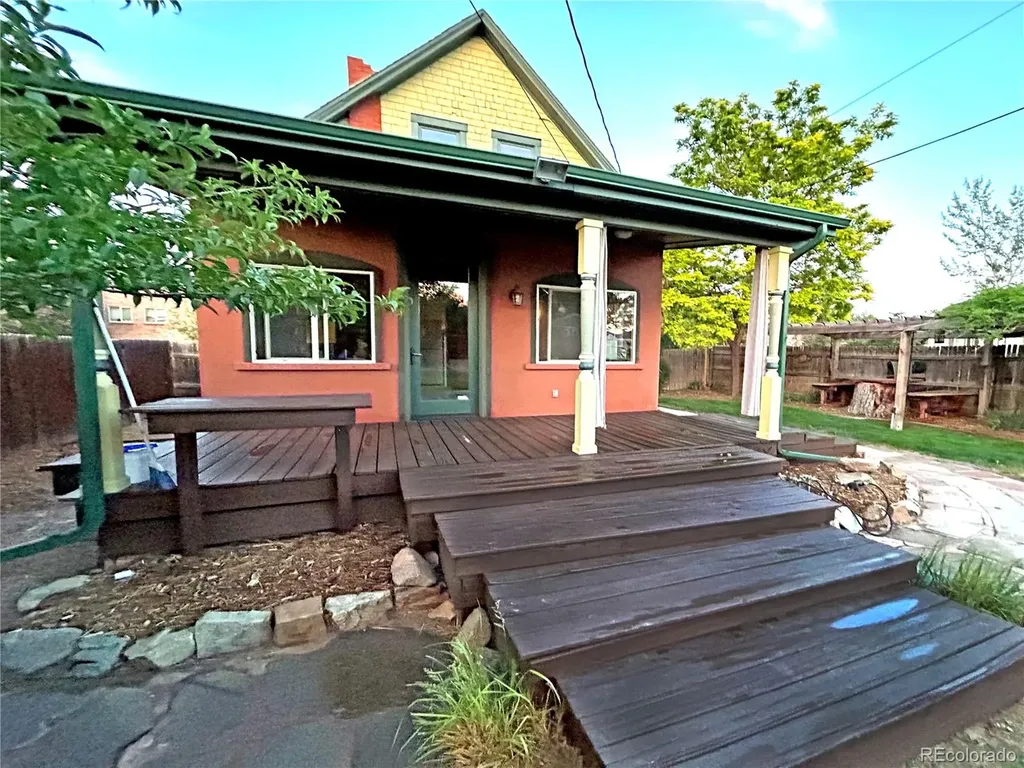 1557 Dallas Street Aurora CO 80010