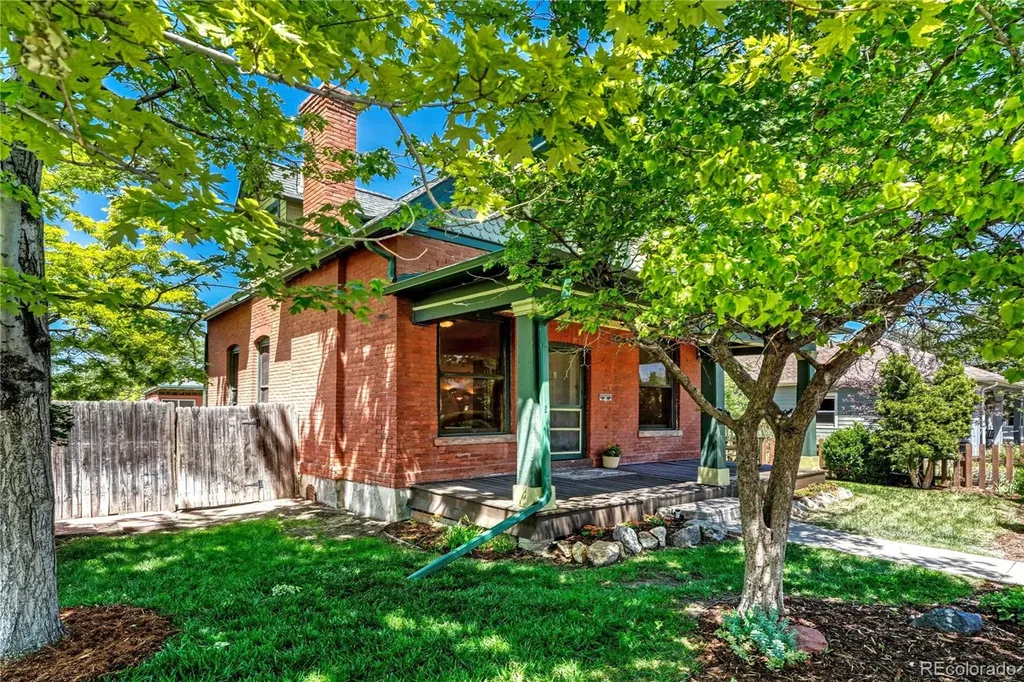 1557 Dallas Street Aurora CO 80010