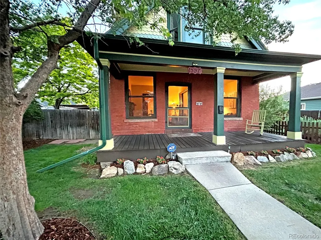 1557 Dallas Street Aurora CO 80010