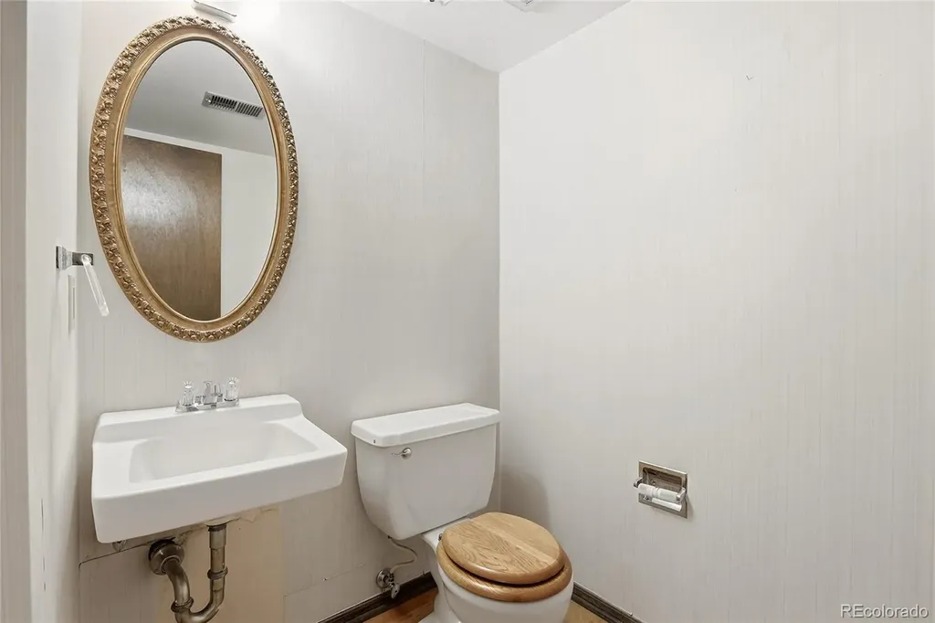 2009 S Macon Way Aurora CO 80014