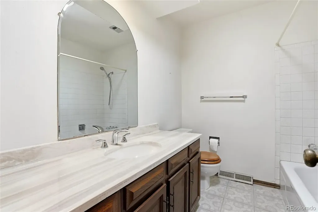 2009 S Macon Way Aurora CO 80014