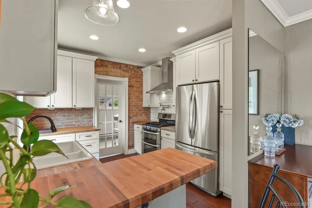 2952 N Vine Street Denver CO 80205