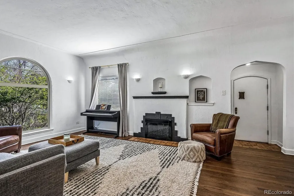 1585 Krameria Street Denver CO 80220