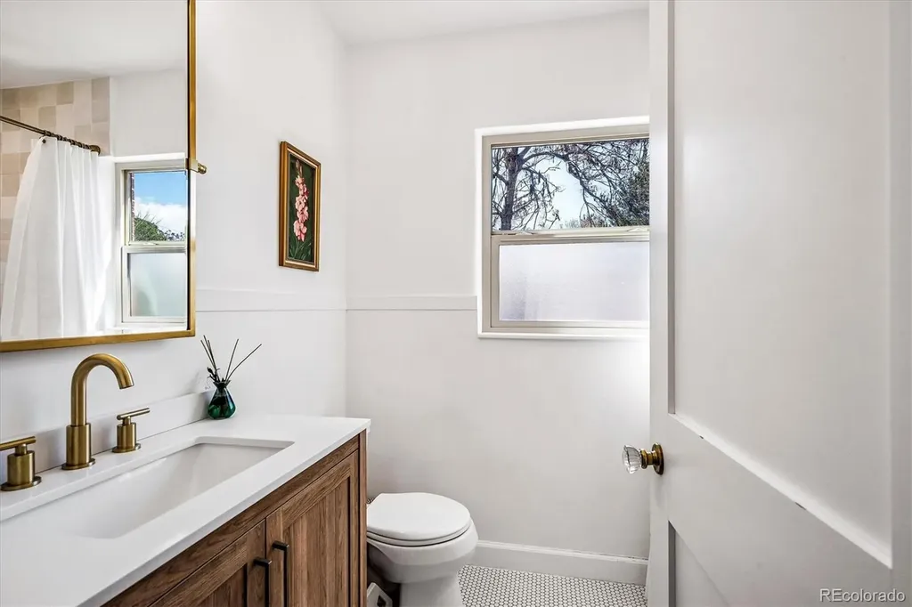 1585 Krameria Street Denver CO 80220