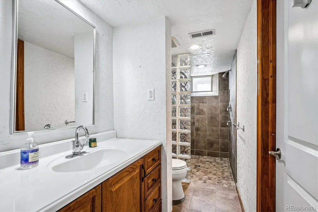 1585 Krameria Street Denver CO 80220