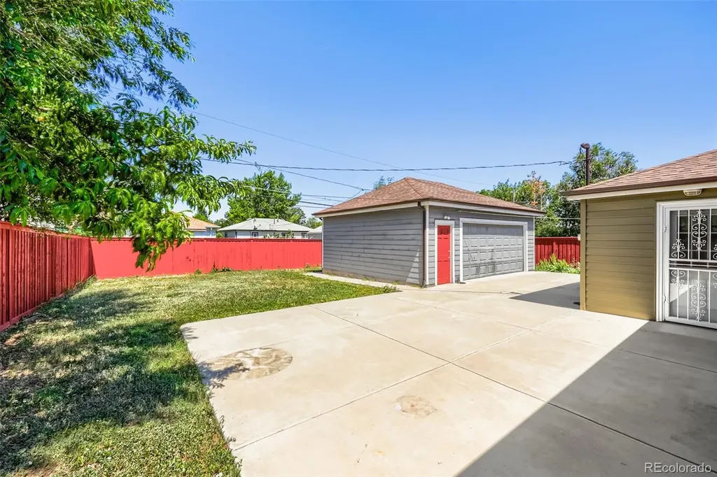 930 Victor Street Aurora CO 80011