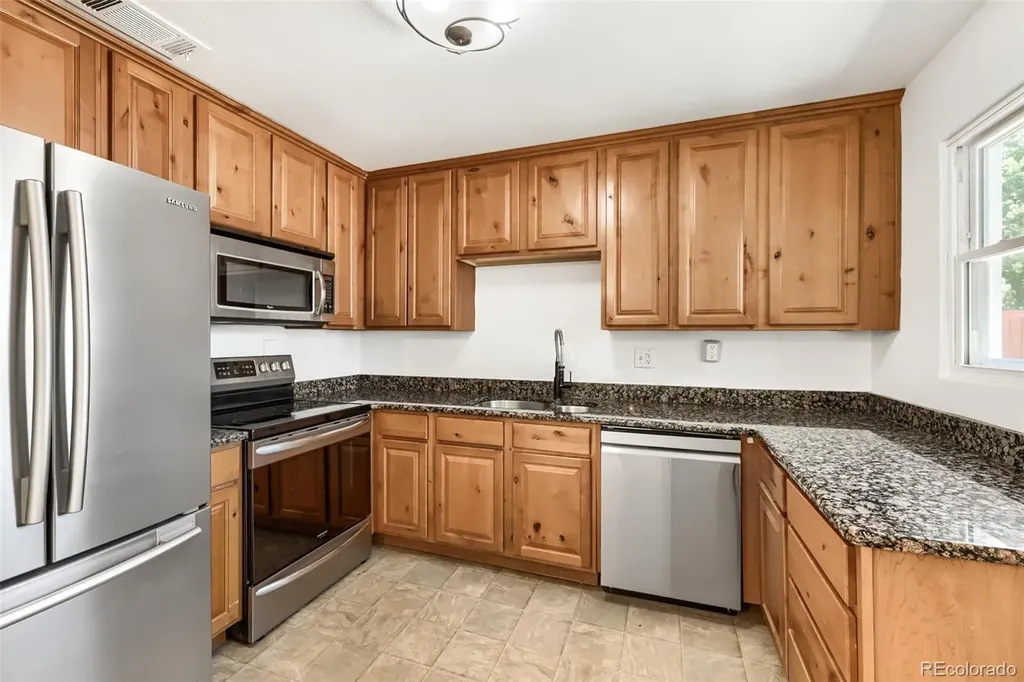 930 Victor Street Aurora CO 80011