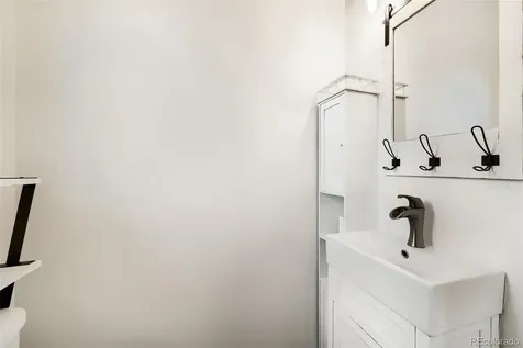 930 Victor Street Aurora CO 80011
