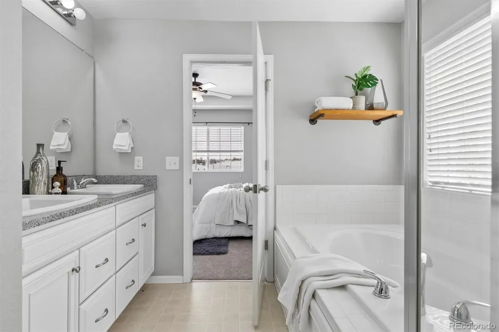 7460 S Old Hammer Way Aurora CO 80016