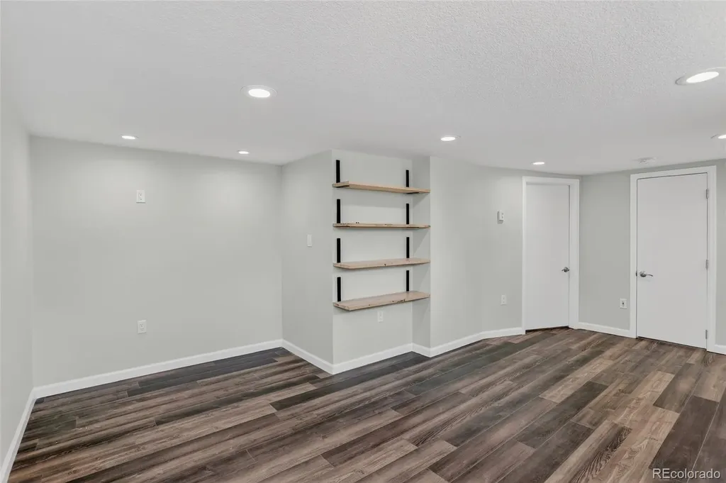 6907 W 12th Avenue Lakewood CO 80214