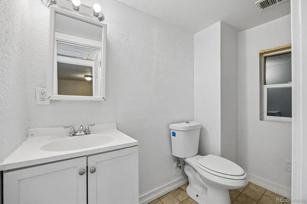 937 S Vrain Street Denver CO 80219